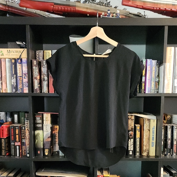 Pink Rose Tops - Pink Rose Black Short Sleeve Blouse with Rounded Hem